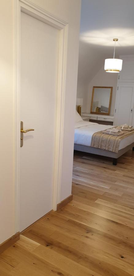 Crown Roads Bed and Breakfast Le Faouët Exteriör bild
