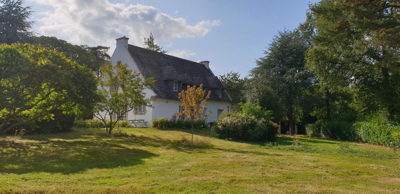 Crown Roads Bed and Breakfast Le Faouët Exteriör bild