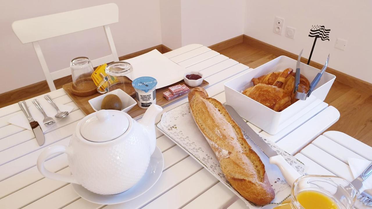 Crown Roads Bed and Breakfast Le Faouët Exteriör bild