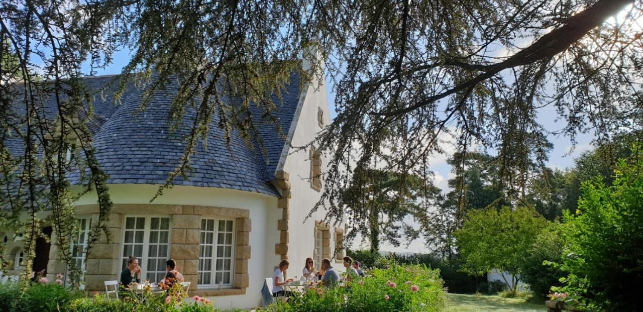 Crown Roads Bed and Breakfast Le Faouët Exteriör bild