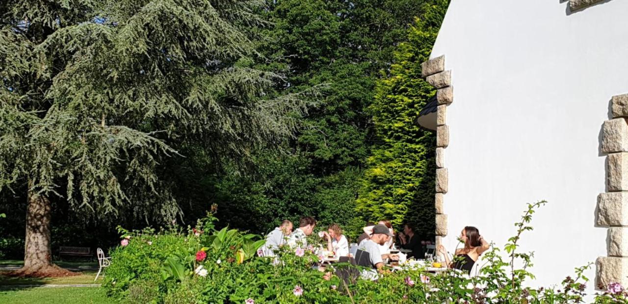 Crown Roads Bed and Breakfast Le Faouët Exteriör bild