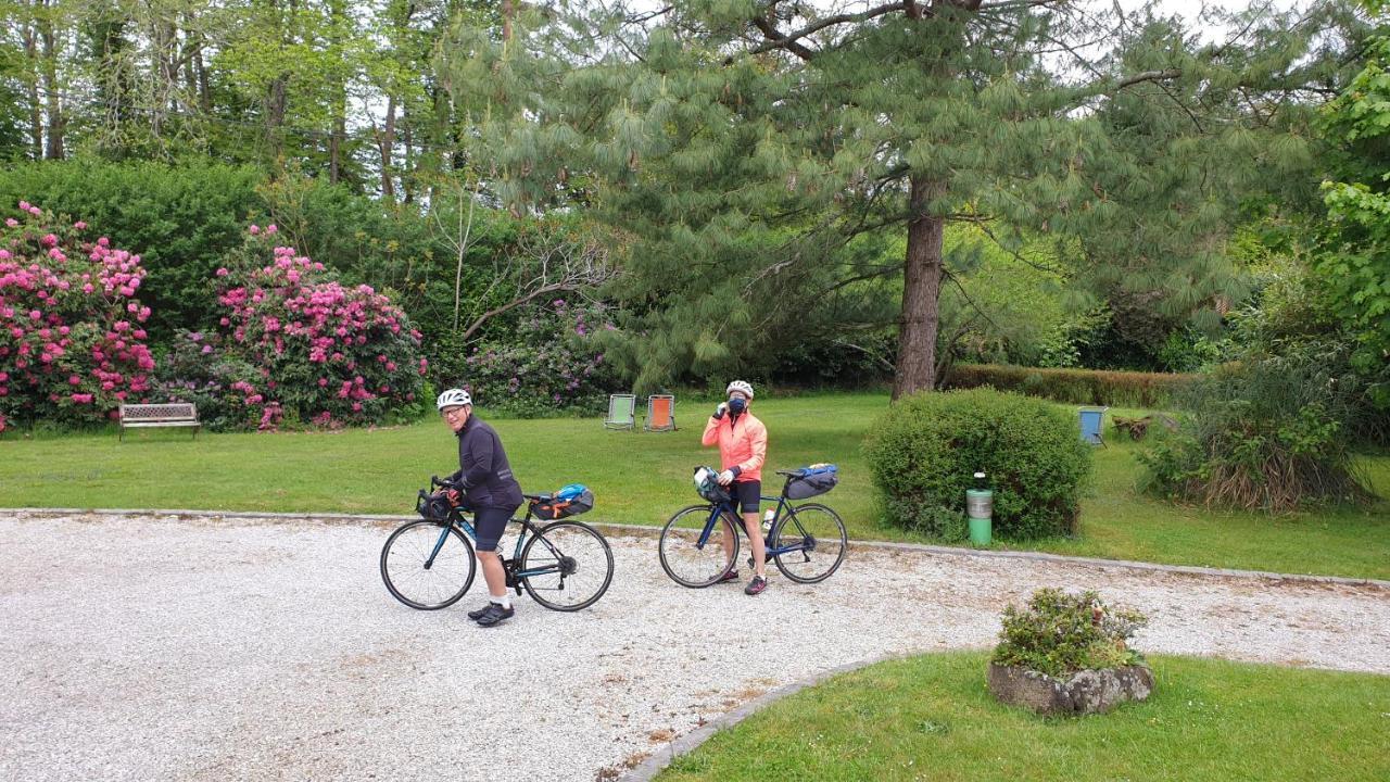 Crown Roads Bed and Breakfast Le Faouët Exteriör bild
