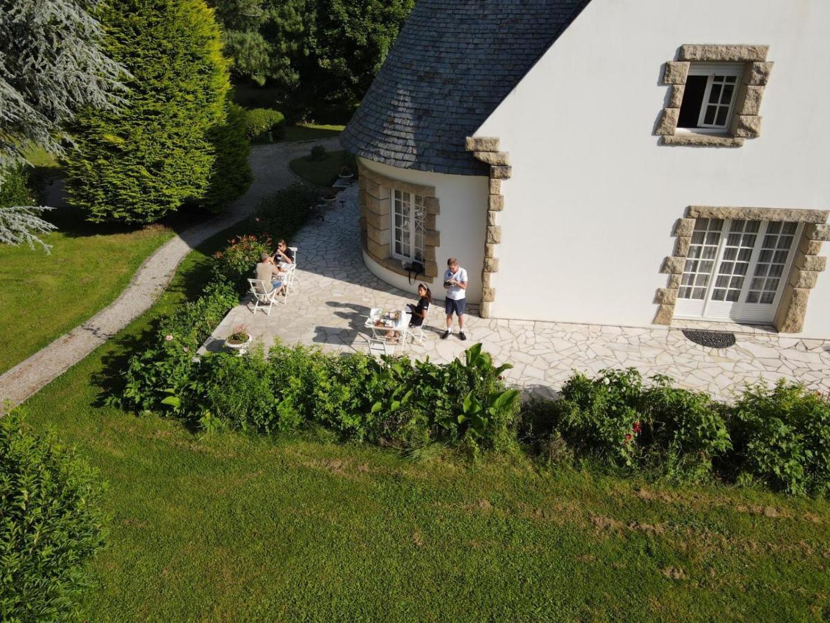 Crown Roads Bed and Breakfast Le Faouët Exteriör bild