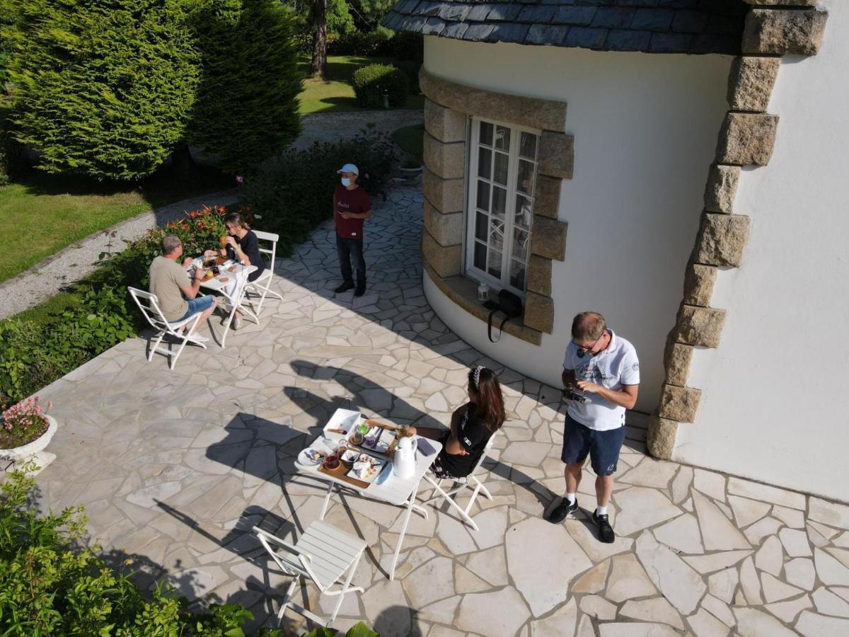Crown Roads Bed and Breakfast Le Faouët Exteriör bild